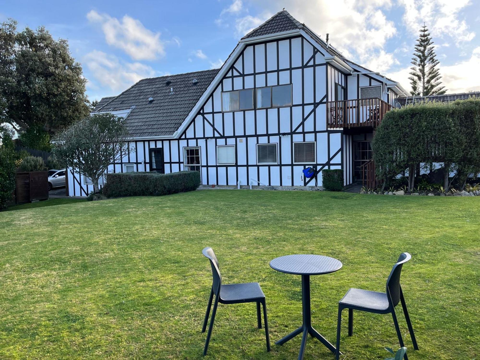 Tudor Manor Bed & Breakfast Paraparaumu Εξωτερικό φωτογραφία