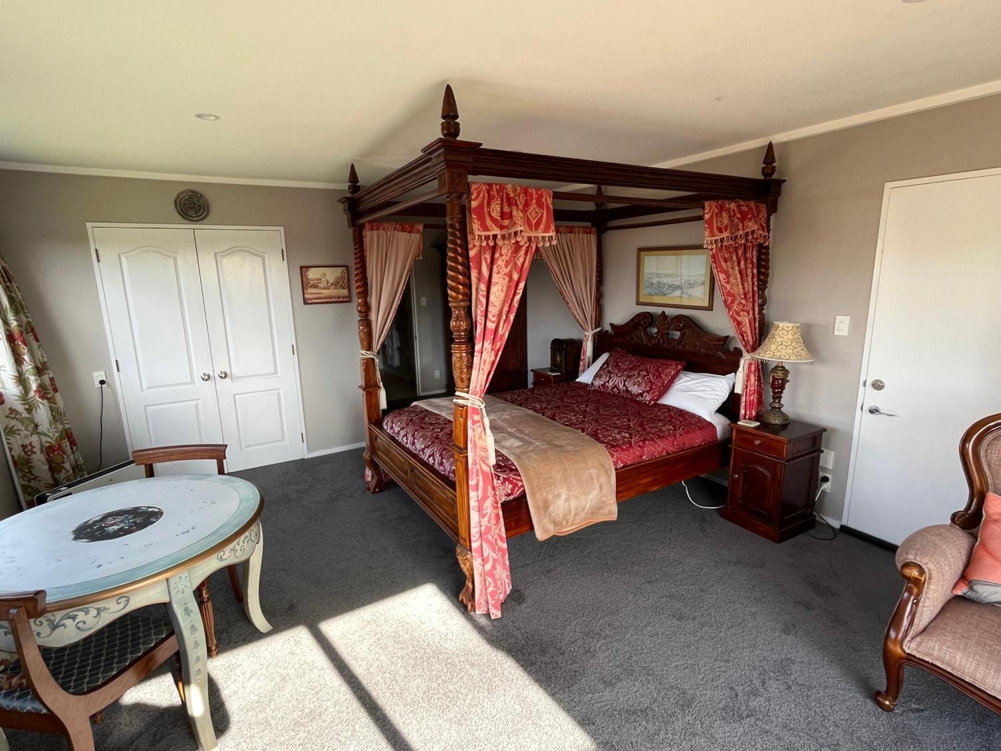 Tudor Manor Bed & Breakfast Paraparaumu Εξωτερικό φωτογραφία