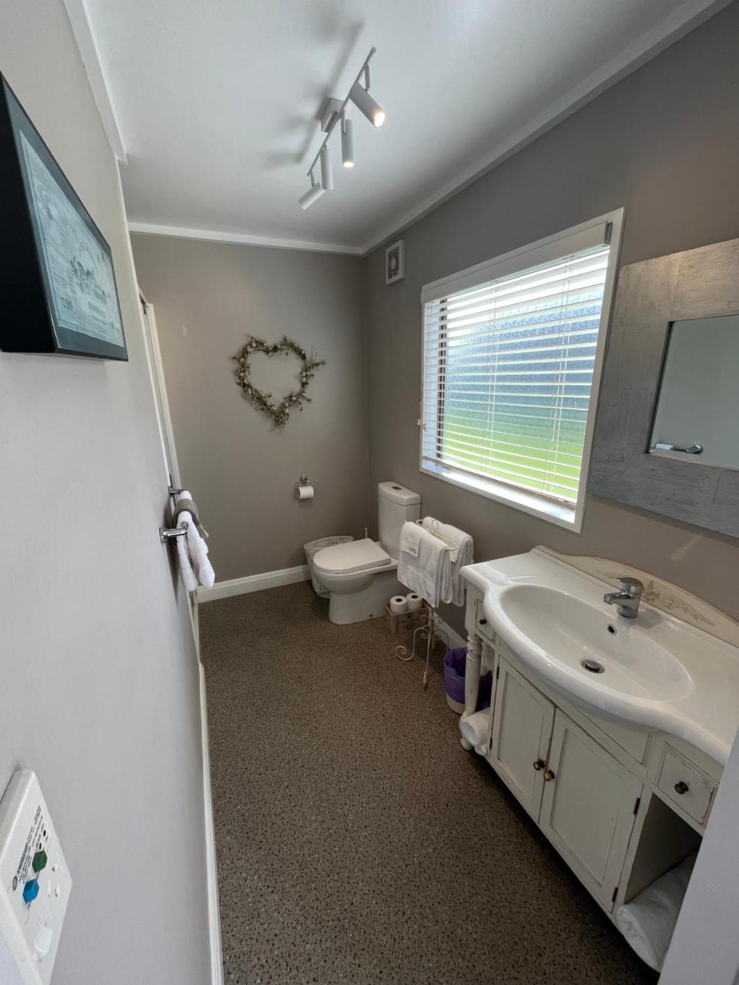 Tudor Manor Bed & Breakfast Paraparaumu Εξωτερικό φωτογραφία