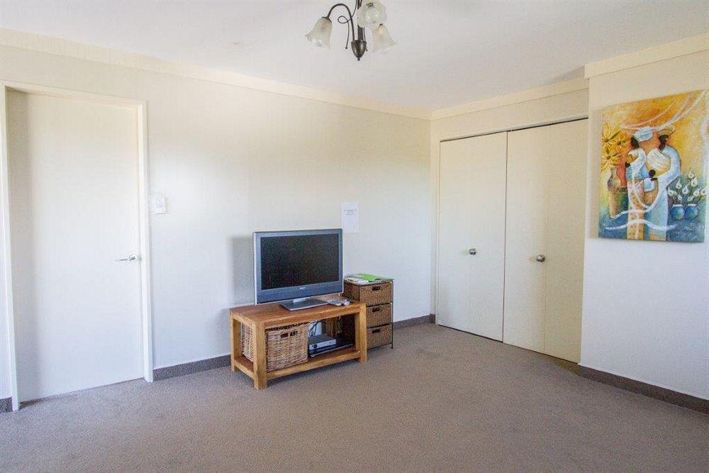 Tudor Manor Bed & Breakfast Paraparaumu Εξωτερικό φωτογραφία
