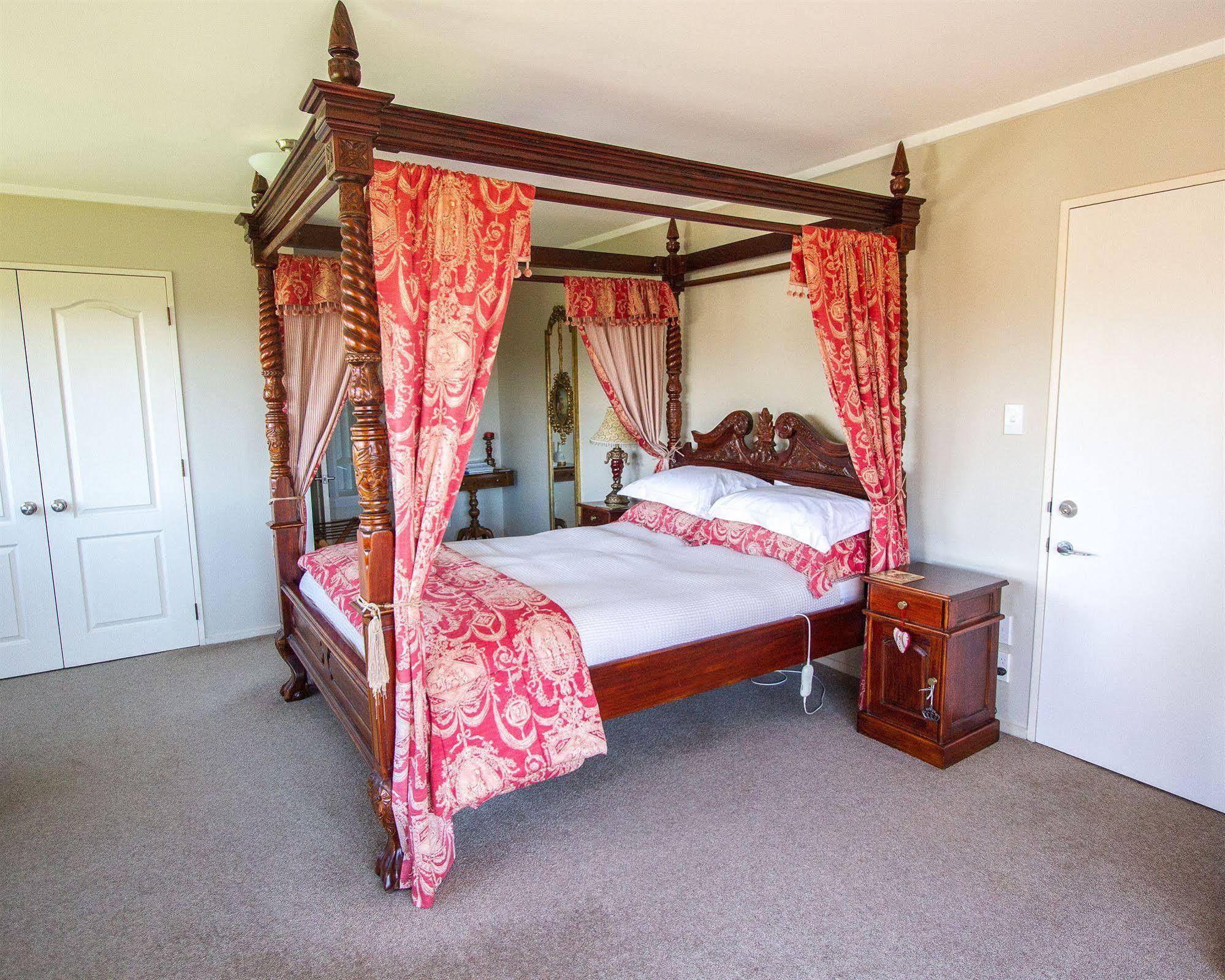 Tudor Manor Bed & Breakfast Paraparaumu Εξωτερικό φωτογραφία